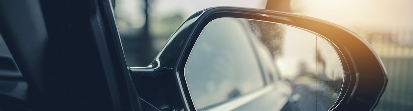 Car side mirror, sunshine behind it